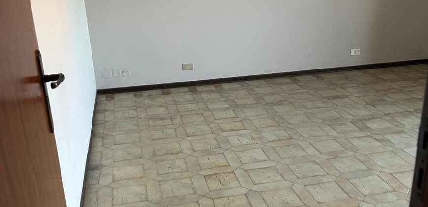 Appartamento quarto piano Zona Viale Europa Appartamento quarto piano Zona Viale Europa