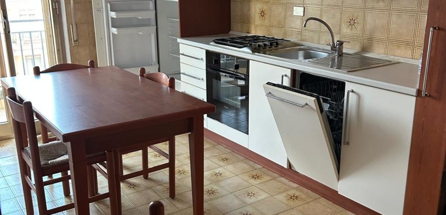 Appartamento quarto piano Zona Viale Europa Appartamento quarto piano Zona Viale Europa