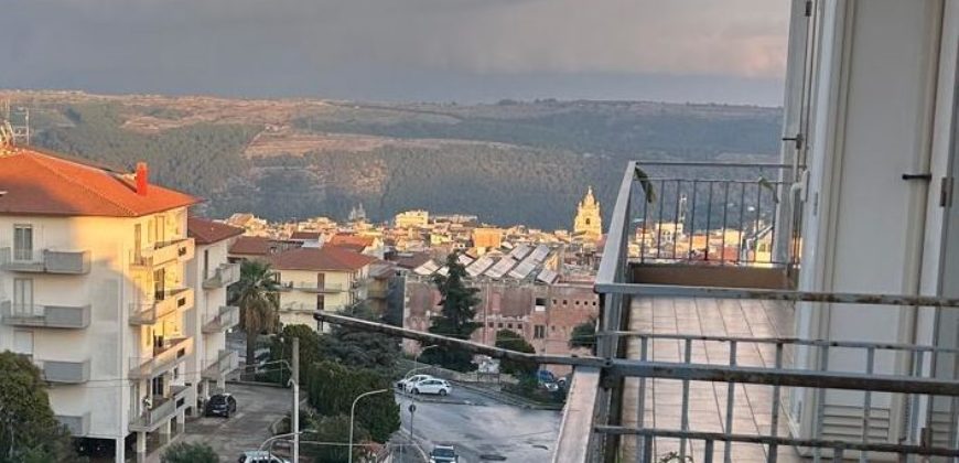 Appartamento quarto piano Zona Viale Europa Appartamento quarto piano Zona Viale Europa