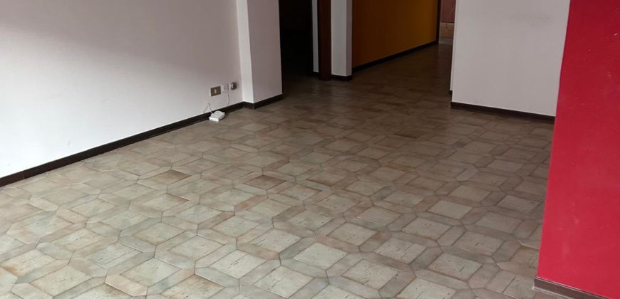 Appartamento quarto piano Zona Viale Europa Appartamento quarto piano Zona Viale Europa