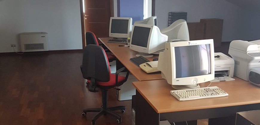 Ufficio o Appartamento in Viale delle Americhe, zona BAPR, Ragusa.