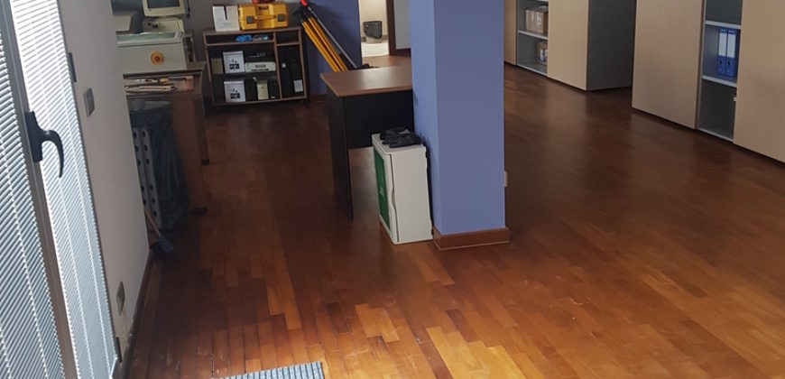 Ufficio o Appartamento in Viale delle Americhe, zona BAPR, Ragusa.