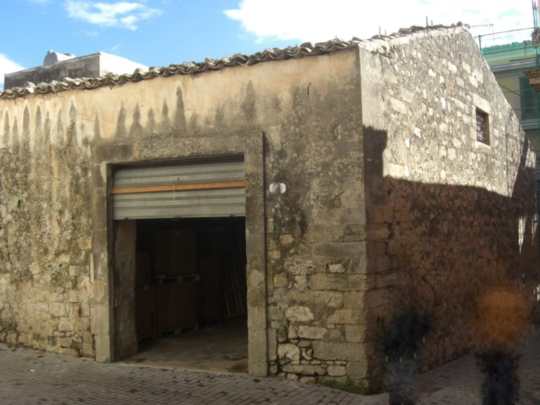 Magazzino sito a pochi passi da Corso XXV aprile, Ragusa Ibla