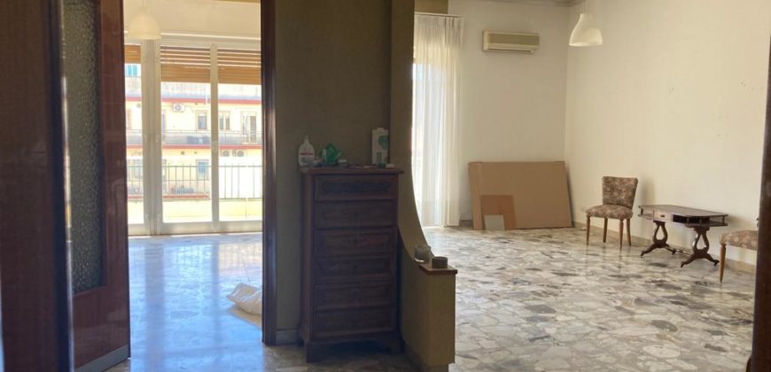 Appartamento piano quinto con posto auto in garage, Via Risorgimento. Ragusa