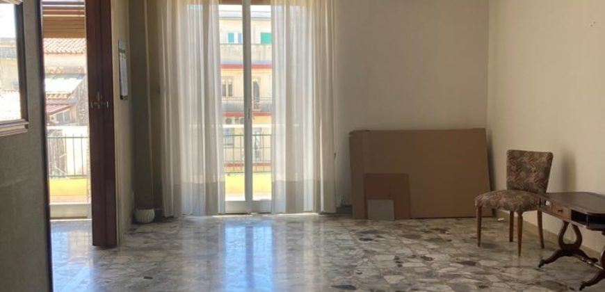 Appartamento piano quinto con posto auto in garage, Via Risorgimento. Ragusa