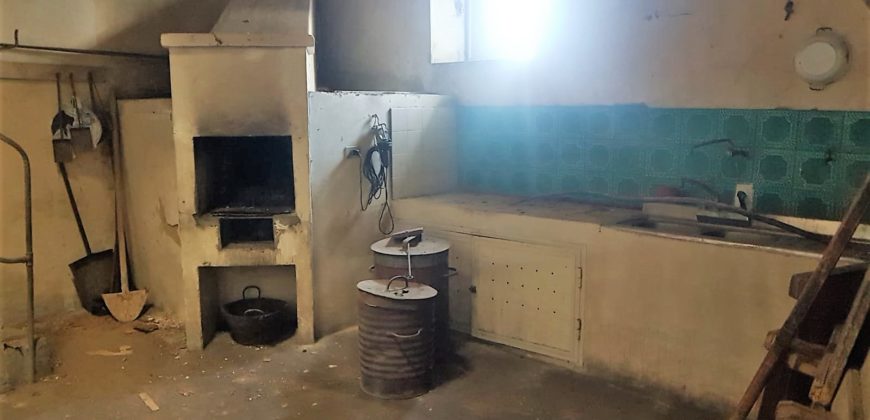 Caseggiato Rurale con ampio cortile e giardino, contrada Maltempo RG