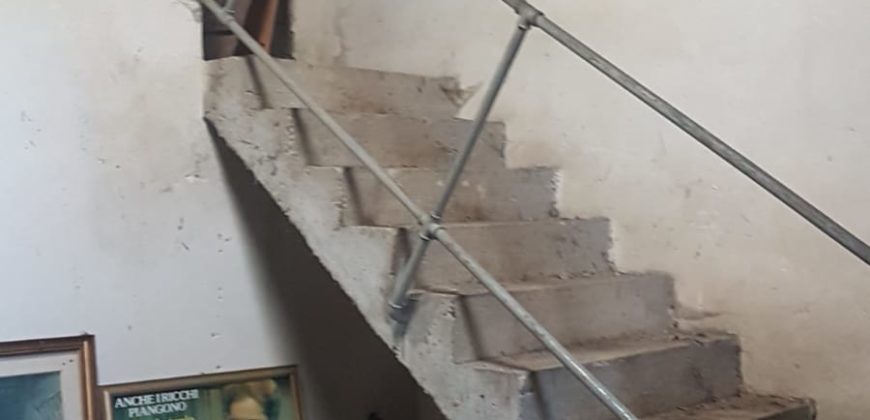 Caseggiato Rurale con ampio cortile e giardino, contrada Maltempo RG