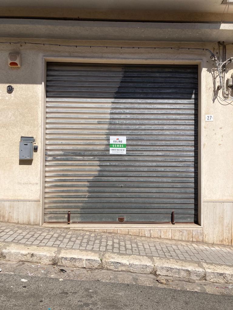 Garage con servizio via delle Acacie, zona vigili del fuoco, Ragusa