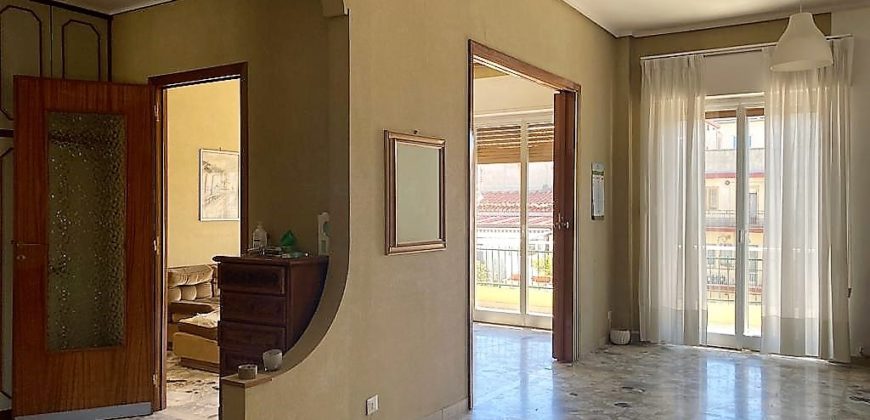 Appartamento piano quinto con posto auto in garage, Via Risorgimento. Ragusa