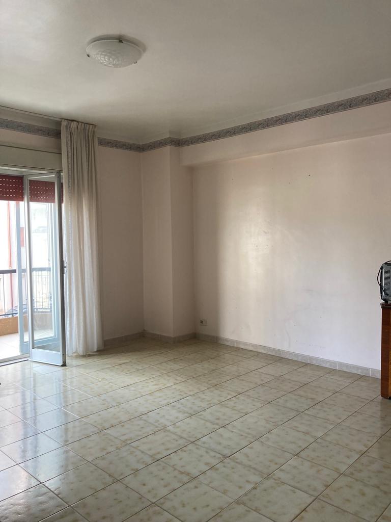 Appartamento piano primo con posto auto zona Paestum