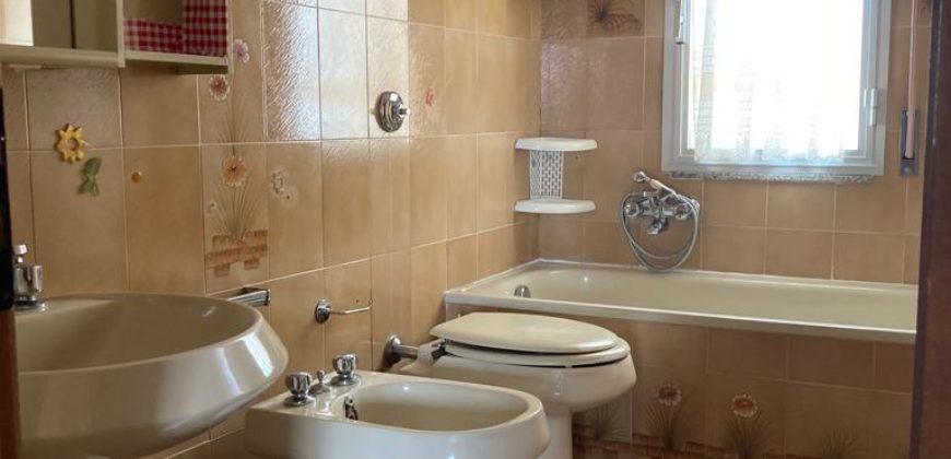 Appartamento piano primo con posto auto zona Paestum