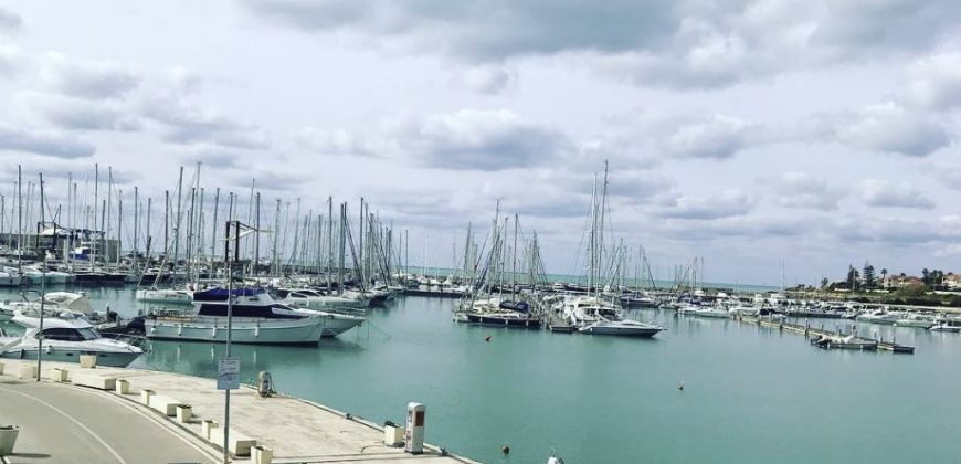 VENDESI PRESTIGIOSA CASA NEL CUORE DI MARINA DI RAGUSA