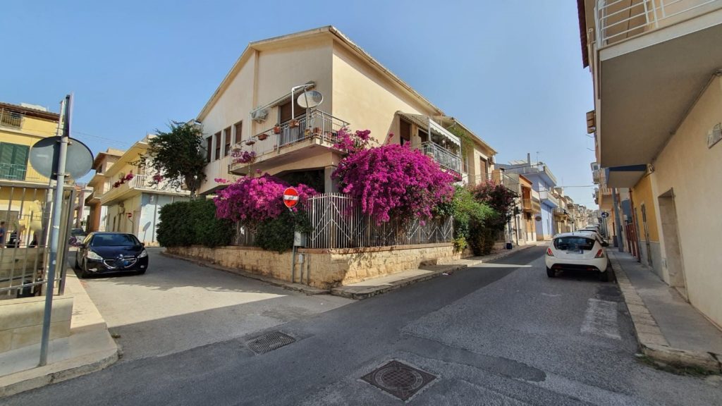 VENDESI PRESTIGIOSA CASA NEL CUORE DI MARINA DI RAGUSA