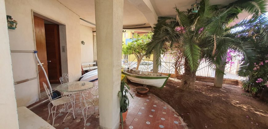 VENDESI PRESTIGIOSA CASA NEL CUORE DI MARINA DI RAGUSA