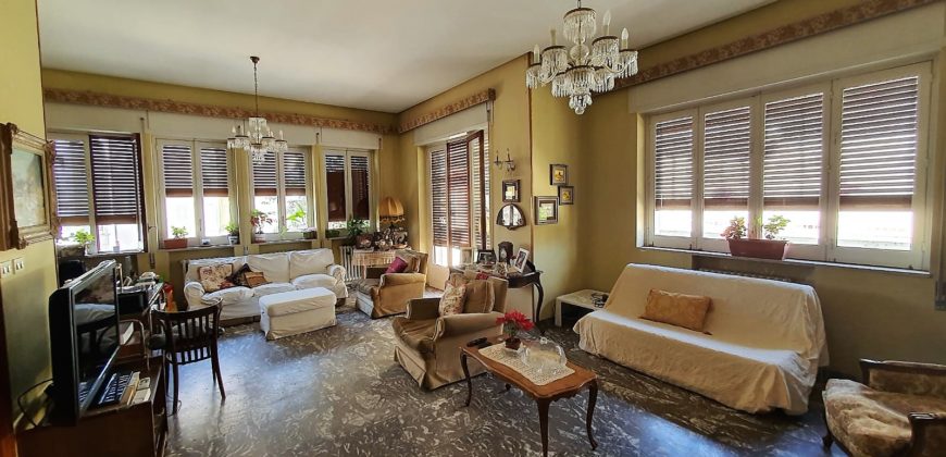 VENDESI PRESTIGIOSA CASA NEL CUORE DI MARINA DI RAGUSA