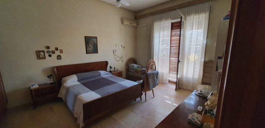 VENDESI PRESTIGIOSA CASA NEL CUORE DI MARINA DI RAGUSA