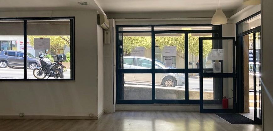 VENDESI LOCALE COMMERCIALE E MAGAZZINO/GARAGE, CON VETRINE FRONTE STRADA IN VIA ARCHIMEDE ALTA, RAGUSA