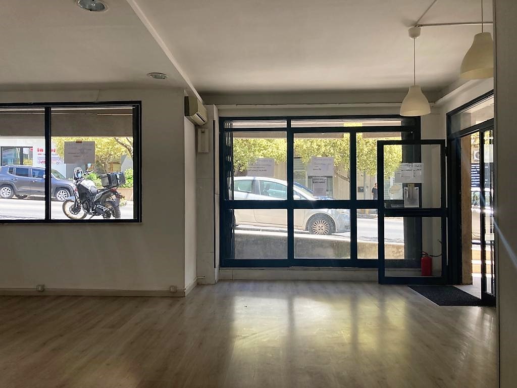 VENDESI LOCALE COMMERCIALE E MAGAZZINO/GARAGE, CON VETRINE FRONTE STRADA IN VIA ARCHIMEDE ALTA, RAGUSA