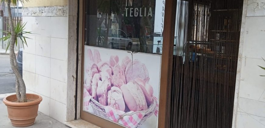 Vendesi laboratorio artigianale in via Neghelli, Vittoria RG