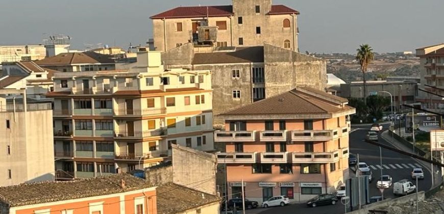 Appartamento piano quarto, zona sacra famiglia, Ragusa