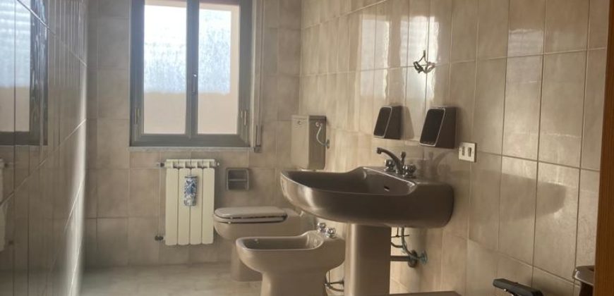 Casa singola con garage, via Oberdan, Ragusa