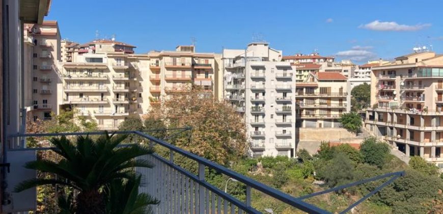Appartamento con Garage e Vista Panoramica – Via Archimede, Ragusa Alta