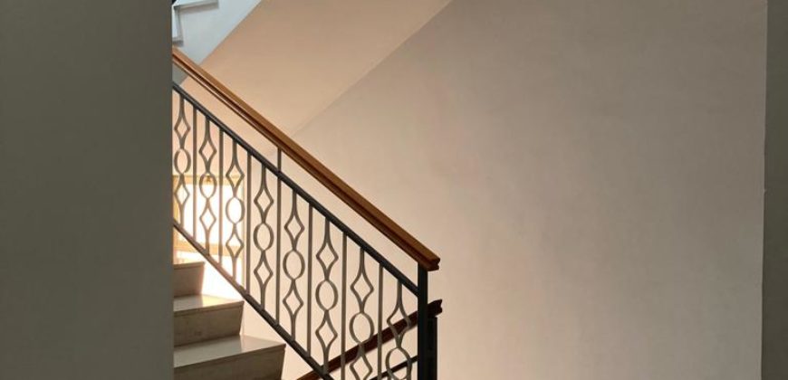 Appartamento con Garage e Vista Panoramica – Via Archimede, Ragusa Alta