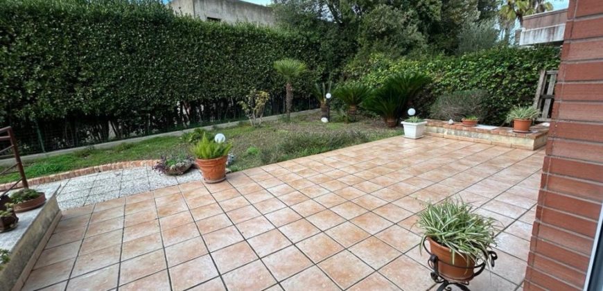 Appartamento in villa piano terra a pochi passi dalla clinica del Mediterraneo. Ragusa