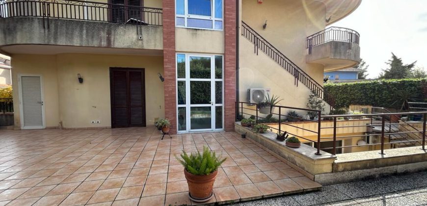 Appartamento in villa piano terra a pochi passi dalla clinica del Mediterraneo. Ragusa