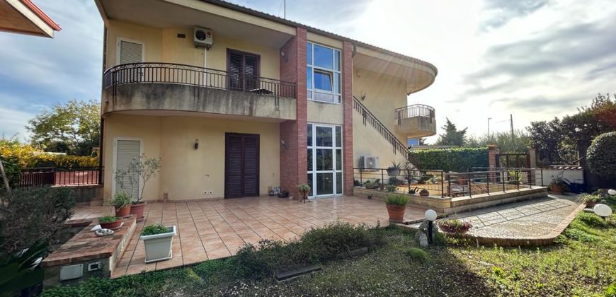 Appartamento in villa piano terra a pochi passi dalla clinica del Mediterraneo. Ragusa