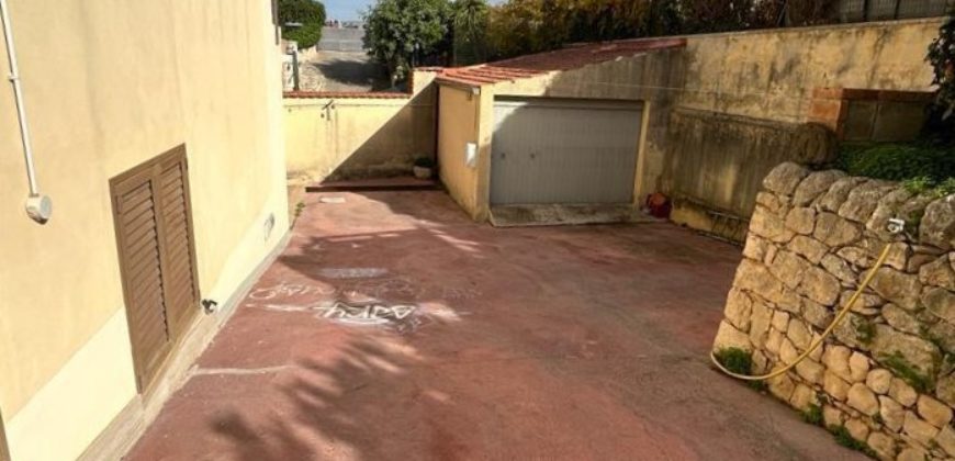 Appartamento in villa piano terra a pochi passi dalla clinica del Mediterraneo. Ragusa