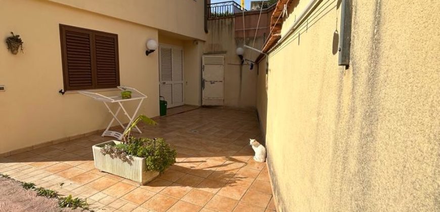 Appartamento in villa piano terra a pochi passi dalla clinica del Mediterraneo. Ragusa