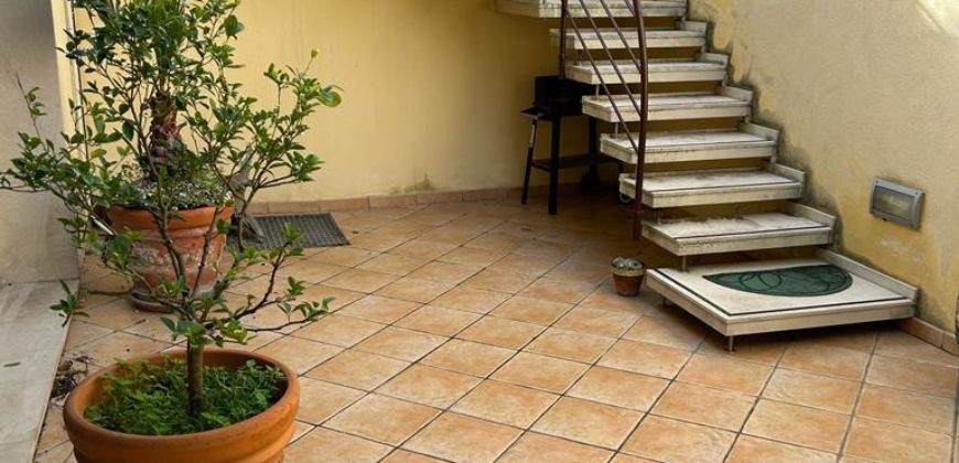 Appartamento in villa piano terra a pochi passi dalla clinica del Mediterraneo. Ragusa