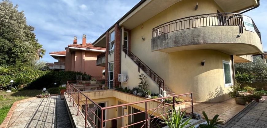 Appartamento in villa bifamiliare, a pochi passi dalla clinica del Mediterraneo, Ragusa