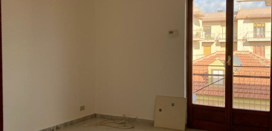 Appartamento con box auto in affitto, zona Sacra famiglia