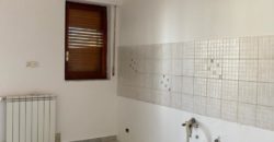 Appartamento con box auto in affitto, zona Sacra famiglia