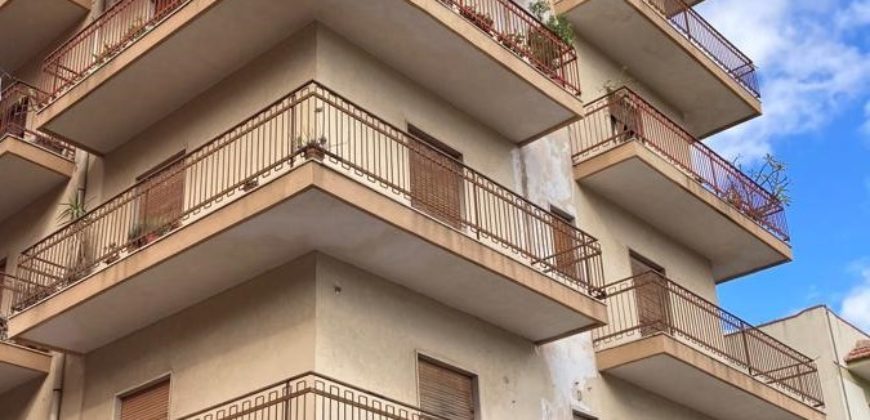 Appartamento con box auto in affitto, zona Sacra famiglia