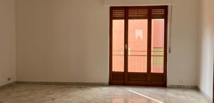 Appartamento con box auto in affitto, zona Sacra famiglia