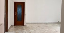 Appartamento con box auto in affitto, zona Sacra famiglia