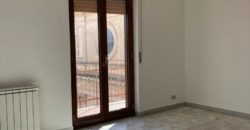 Appartamento con box auto in affitto, zona Sacra famiglia