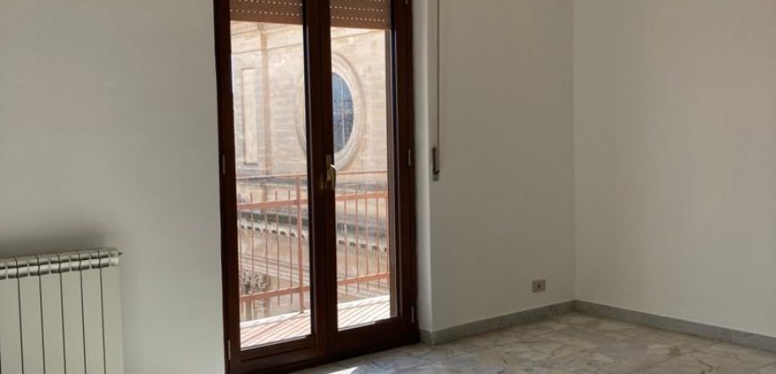 Appartamento con box auto in affitto, zona Sacra famiglia