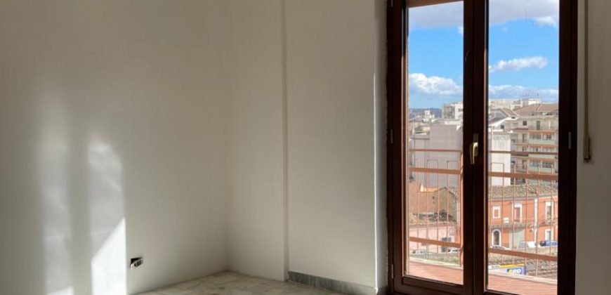 Appartamento con box auto in affitto, zona Sacra famiglia