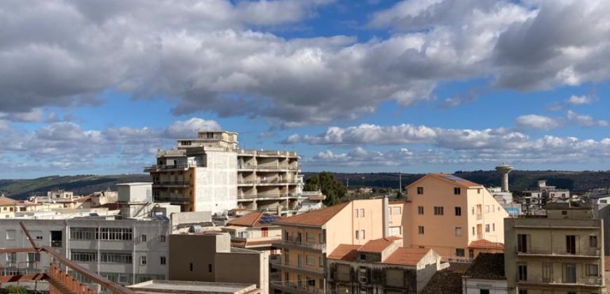 Appartamento con box auto in affitto, zona Sacra famiglia