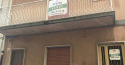 Vendesi casa singola, via Grotta d’acqua, centro. Ragusa