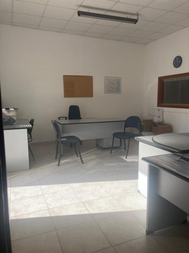 Locale piano Seminterrato, via Almirante, San Luigi.