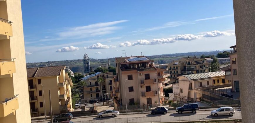 Appartamento con posto auto in Via Solunto, Zona Selvaggio