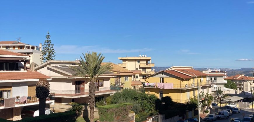 Appartamento con posto auto in Via Solunto, Zona Selvaggio