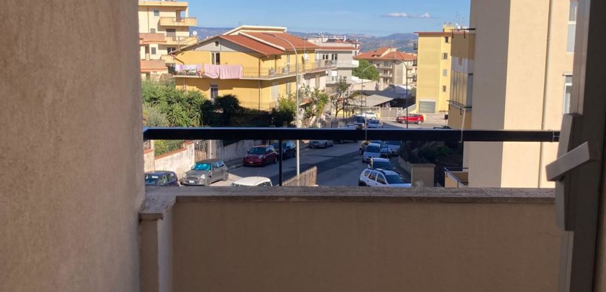 Appartamento con posto auto in Via Solunto, Zona Selvaggio