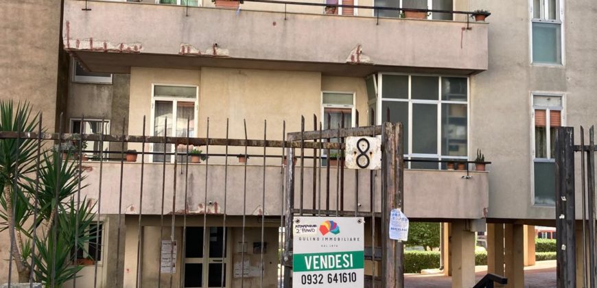 Appartamento con posto auto in Via Solunto, Zona Selvaggio