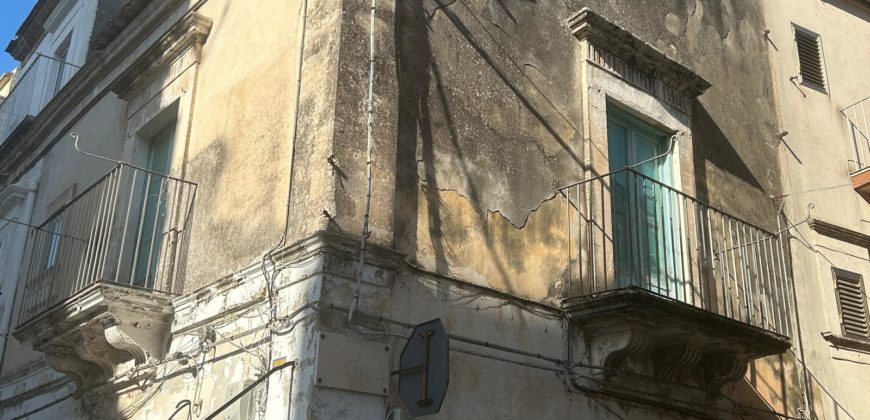 Casa singola via Roma angolo via Carrubelle Ragusa